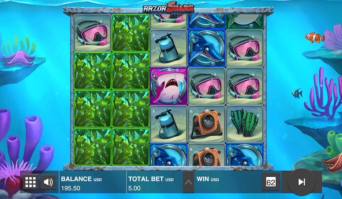 Swim-towards-blasting-bonuses-in-Razor-Shark-slot!_special-image01