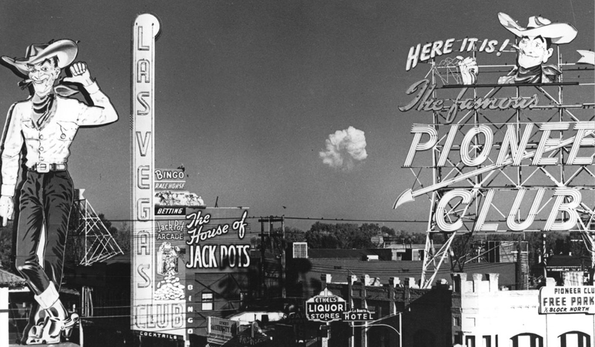 Atomic_bombs_explode_against_the_Vegas_skyline